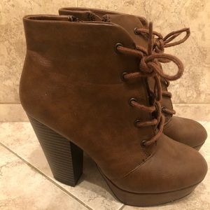 Cognac lace up platform bootie